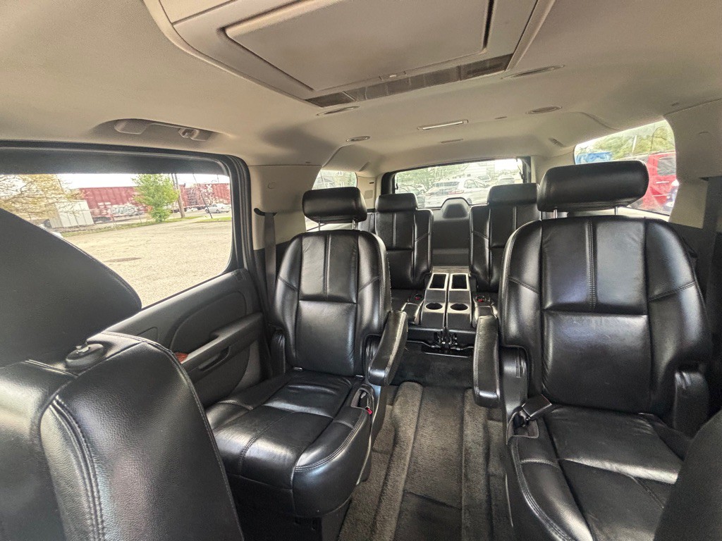 2007 Chevrolet Suburban Image 10