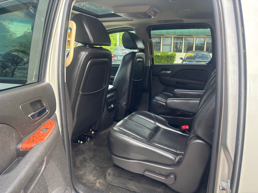 2007 Chevrolet Suburban Image 11