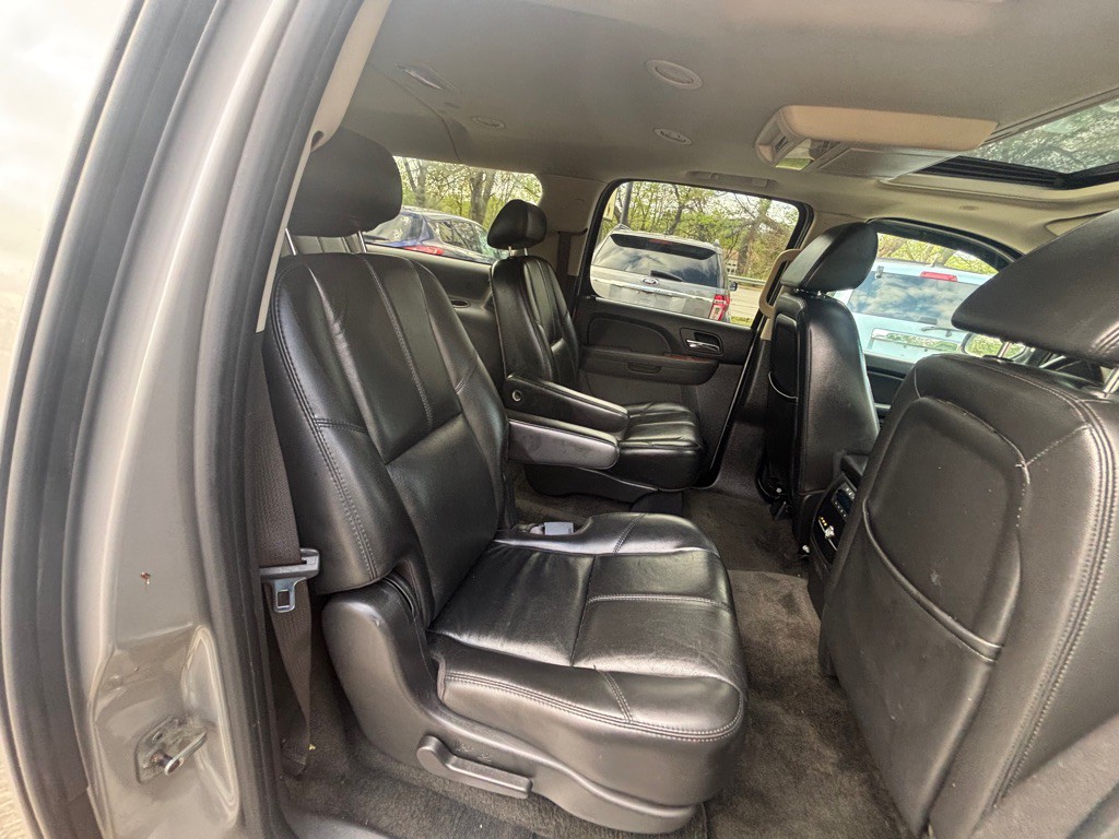 2007 Chevrolet Suburban Image 16