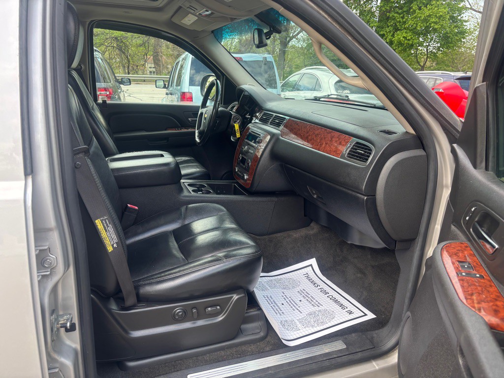 2007 Chevrolet Suburban Image 17