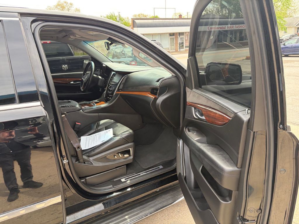 2015 Cadillac Escalade Image 11