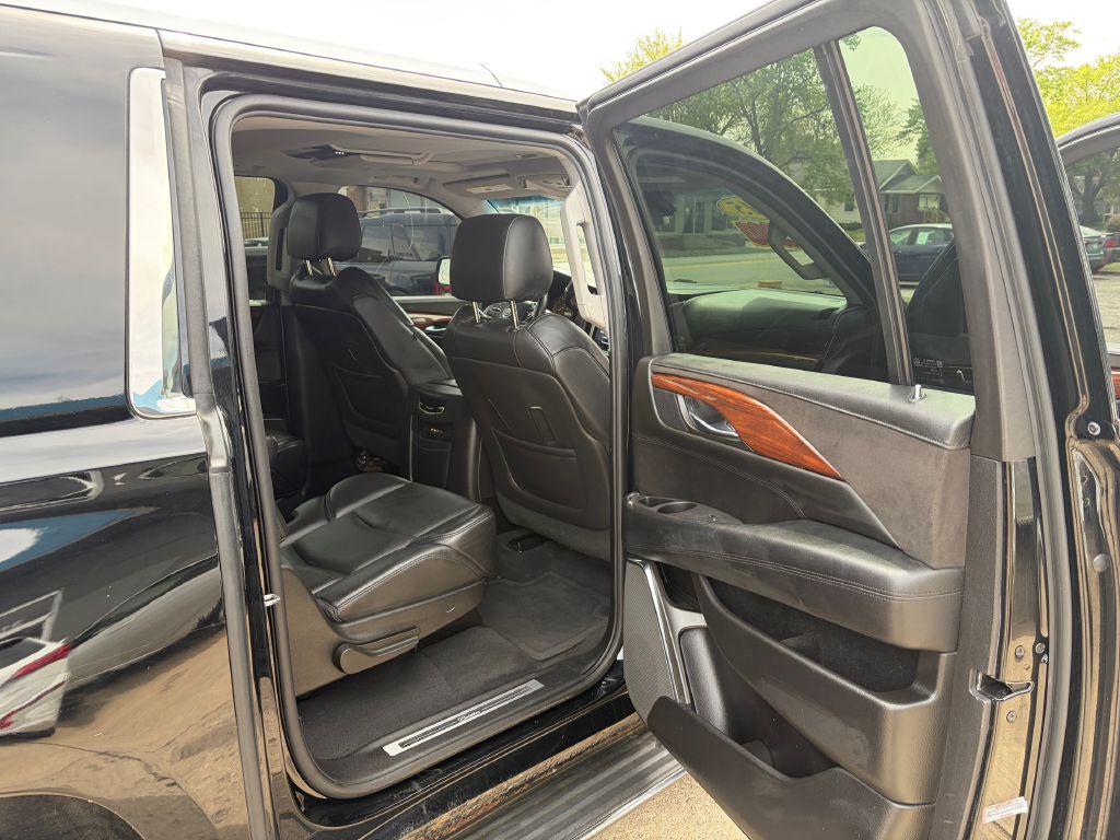 2015 Cadillac Escalade Image 12