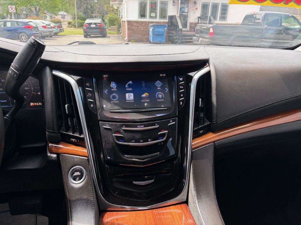 2015 Cadillac Escalade Image 16
