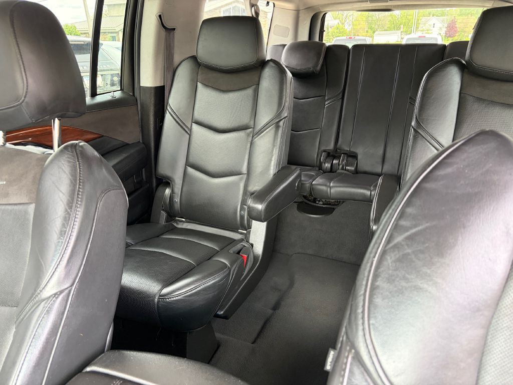 2015 Cadillac Escalade Image 18