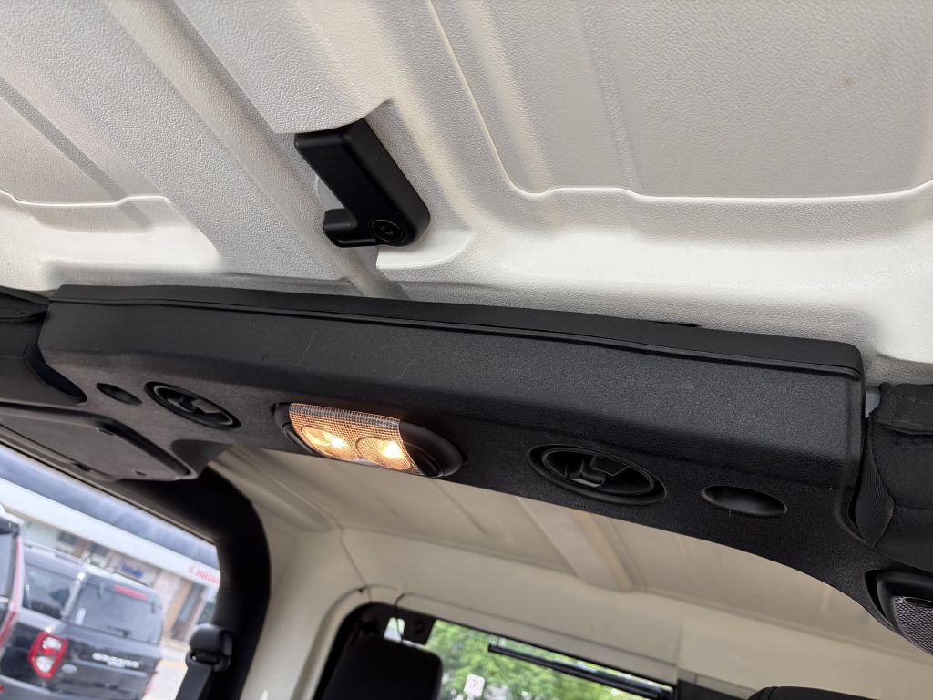 2016 Jeep Wrangler Image 17