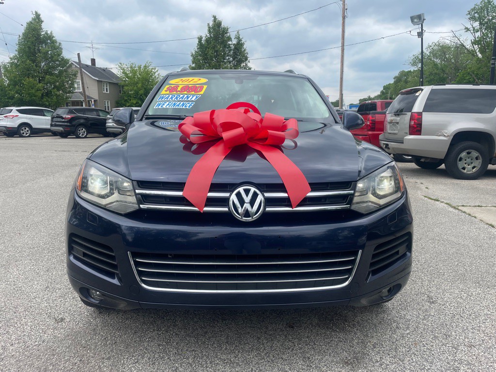 2012 Volkswagen Touareg Image 2