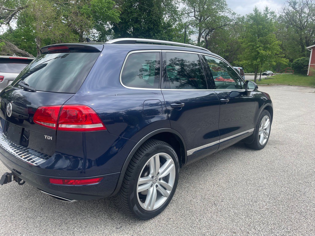 2012 Volkswagen Touareg Image 5