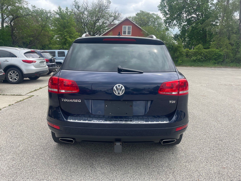 2012 Volkswagen Touareg Image 6