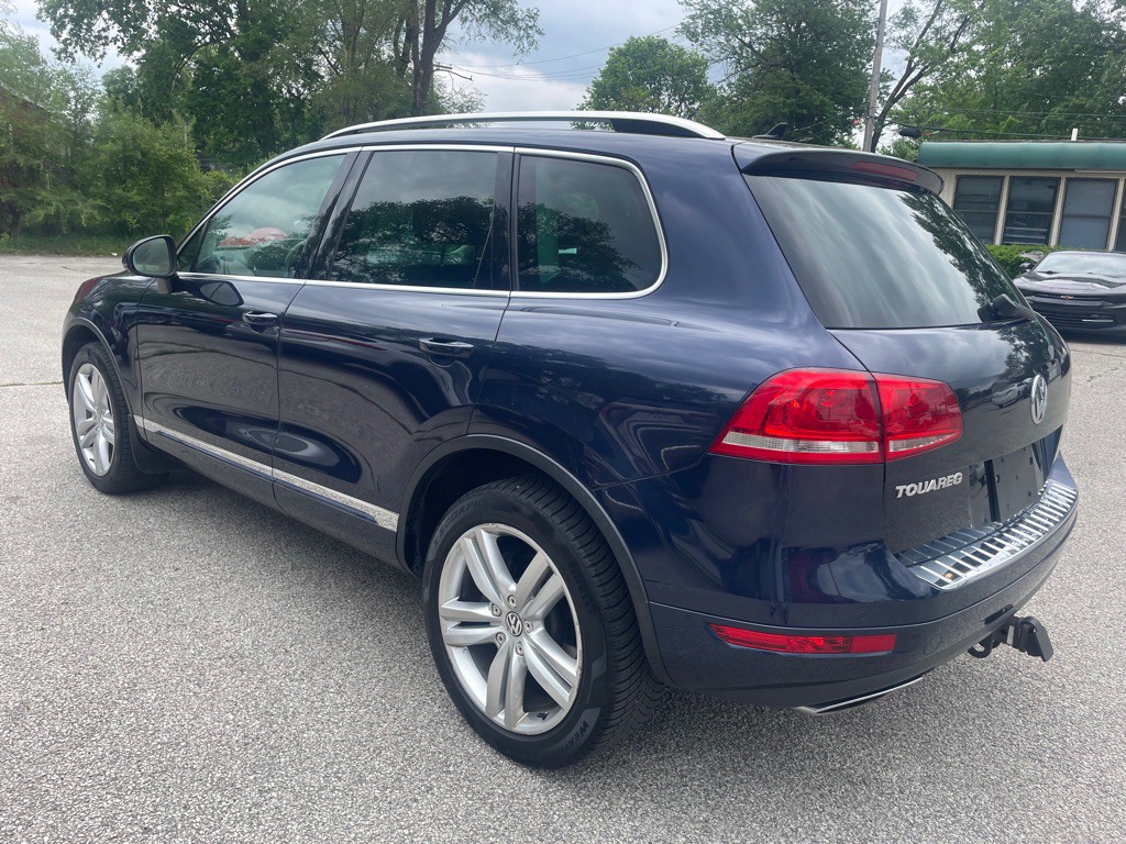 2012 Volkswagen Touareg Image 7