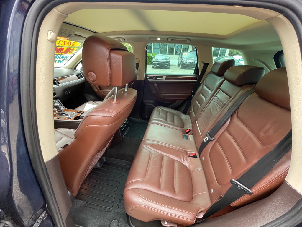 2012 Volkswagen Touareg Image 12
