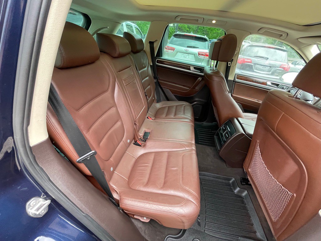 2012 Volkswagen Touareg Image 14
