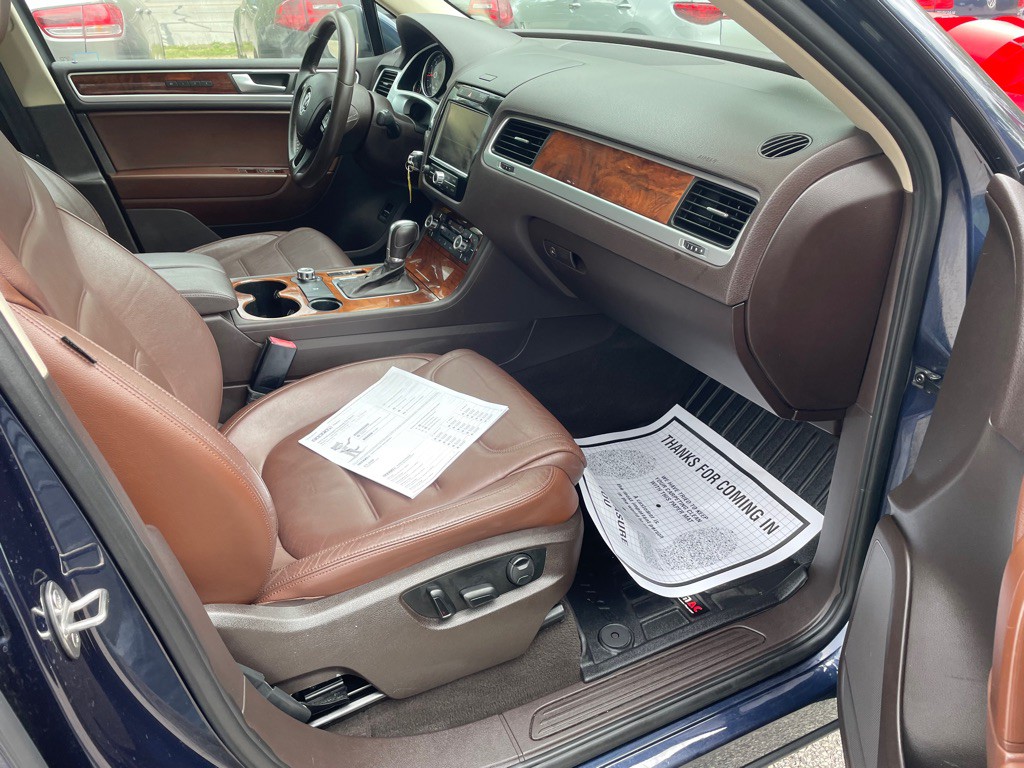 2012 Volkswagen Touareg Image 16