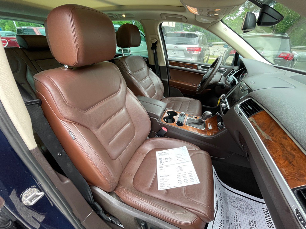 2012 Volkswagen Touareg Image 17