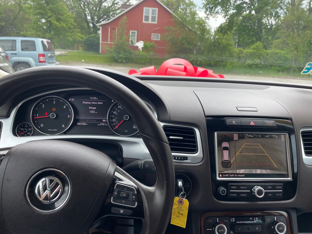 2012 Volkswagen Touareg Image 19
