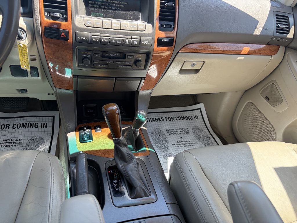 2004 Lexus GX Image 13