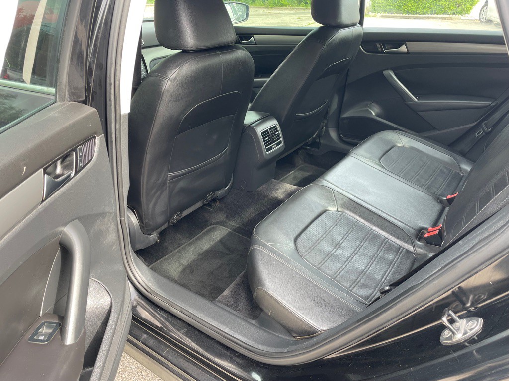 2015 Volkswagen Passat Image 11