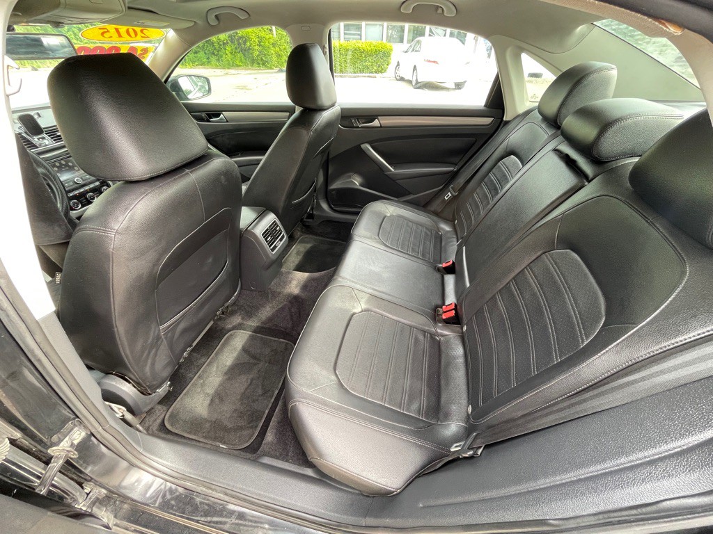 2015 Volkswagen Passat Image 12