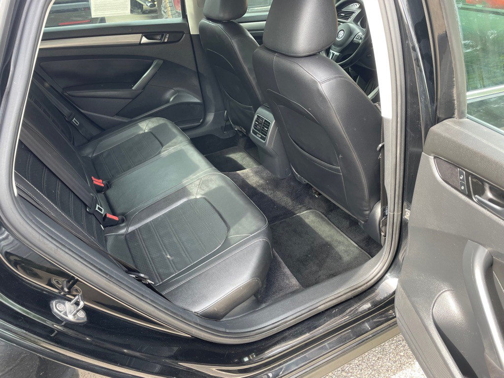 2015 Volkswagen Passat Image 15