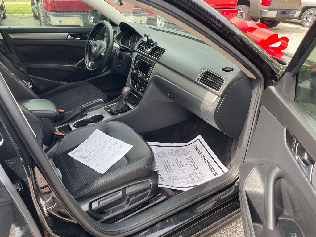 2015 Volkswagen Passat Image 17