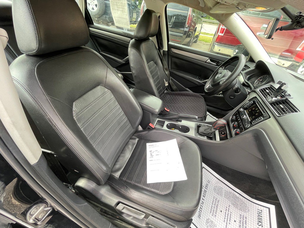 2015 Volkswagen Passat Image 18