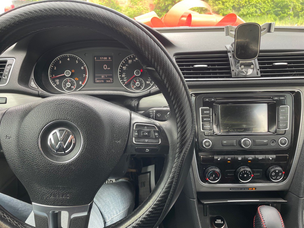 2015 Volkswagen Passat Image 20