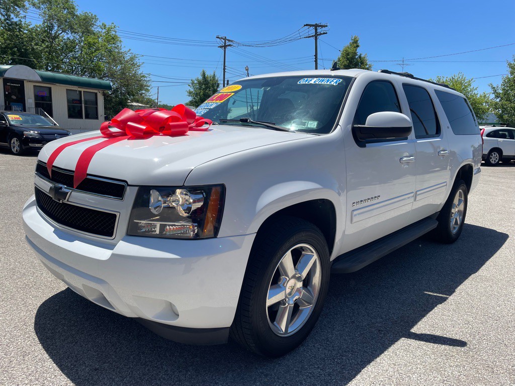 2011 Chevrolet Suburban Image 3