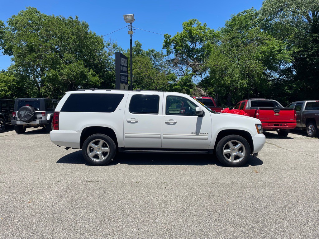 2011 Chevrolet Suburban Image 4