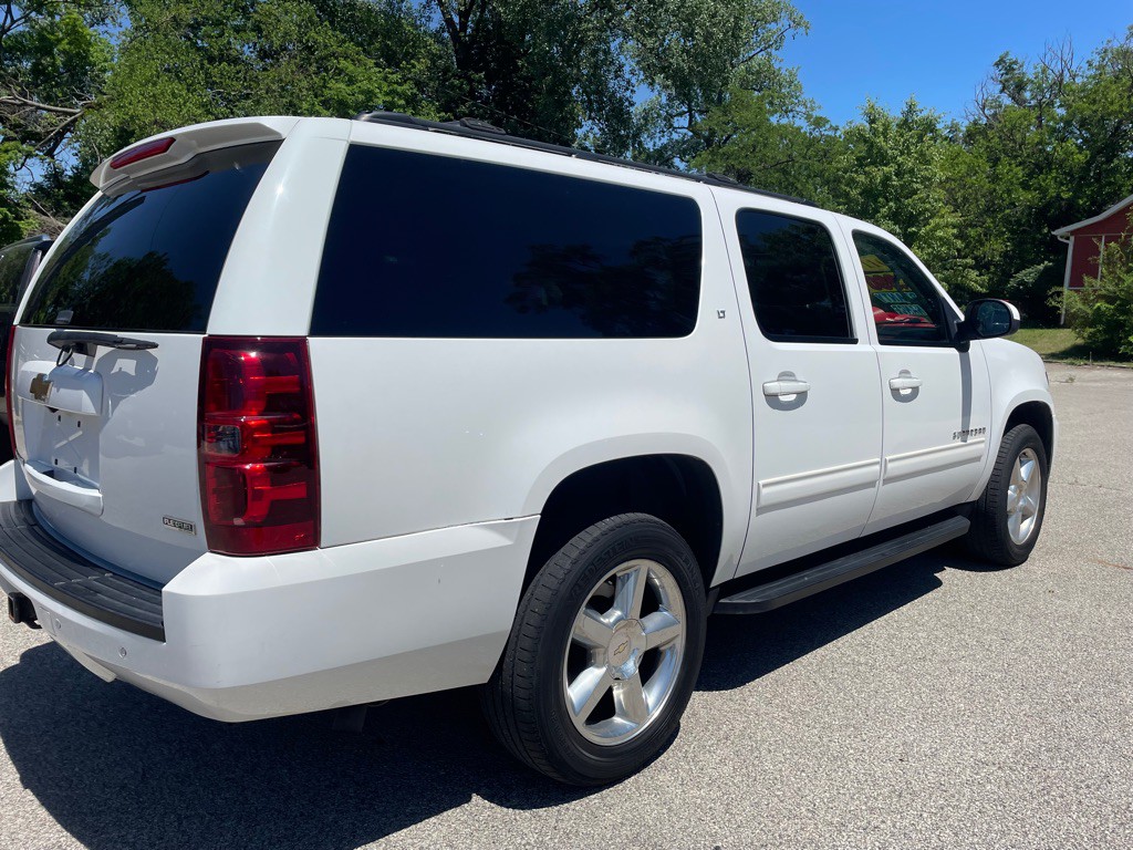 2011 Chevrolet Suburban Image 5