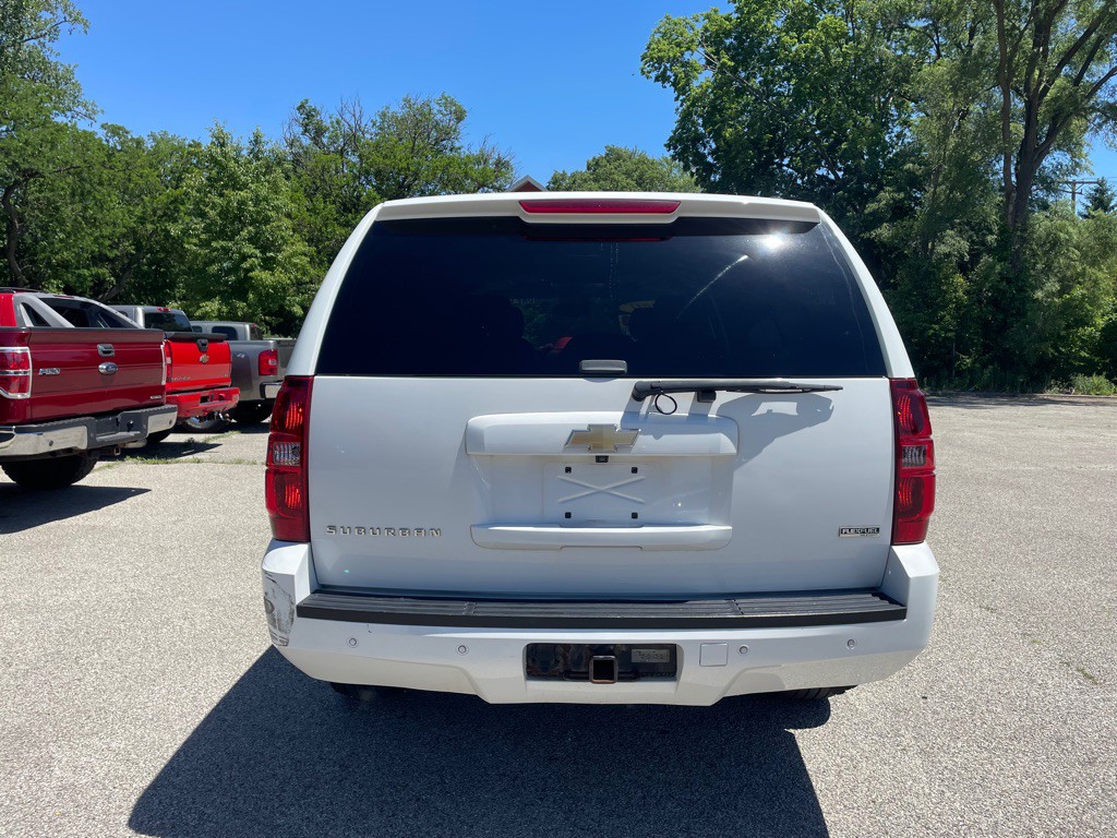 2011 Chevrolet Suburban Image 6