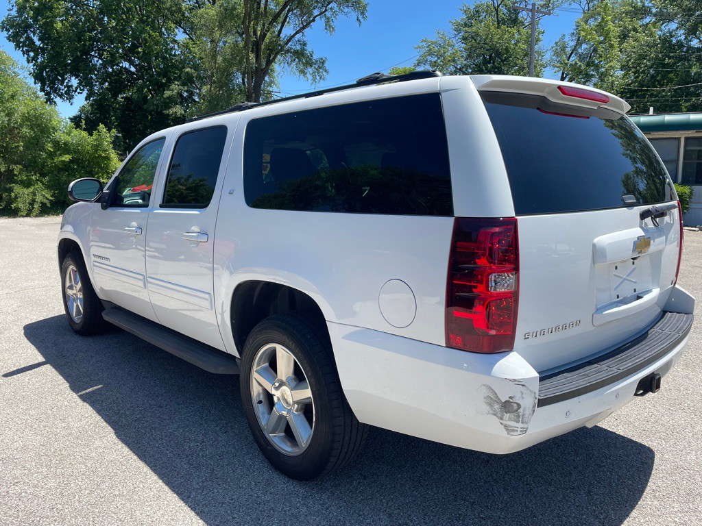 2011 Chevrolet Suburban Image 7
