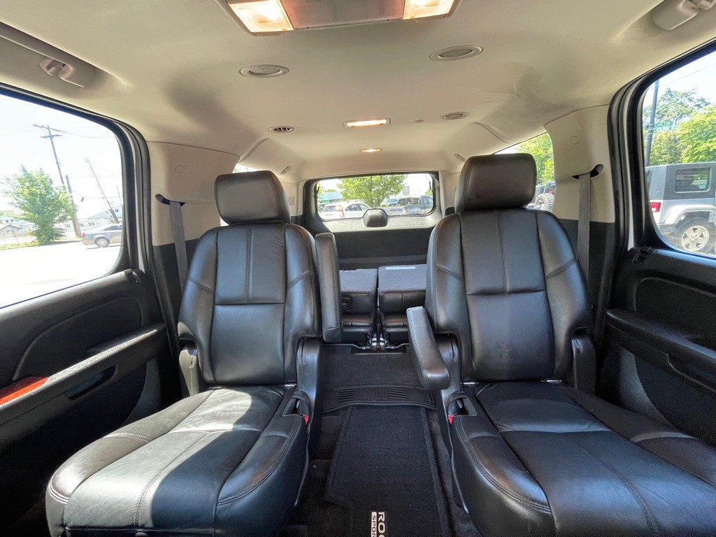2011 Chevrolet Suburban Image 10