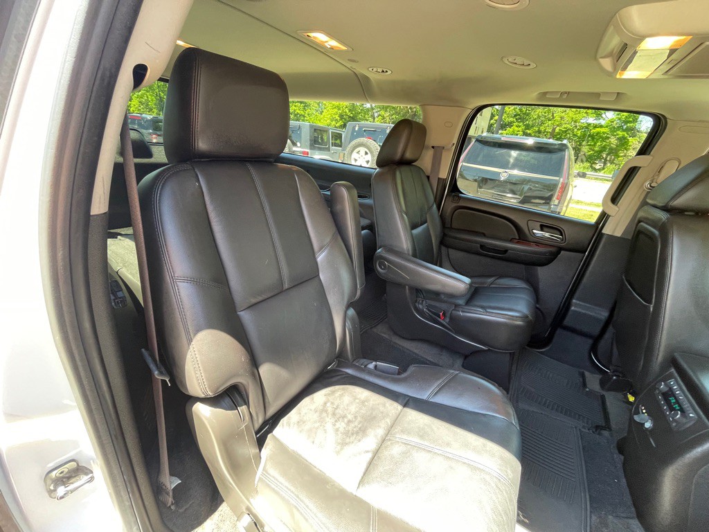 2011 Chevrolet Suburban Image 15