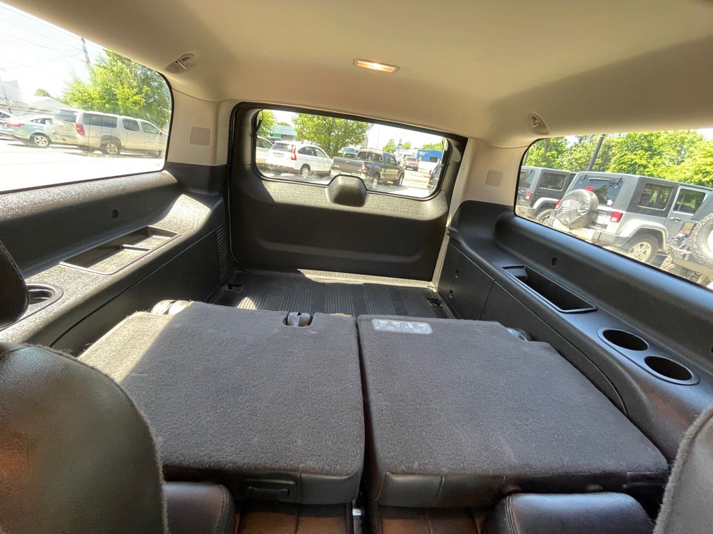 2011 Chevrolet Suburban Image 16
