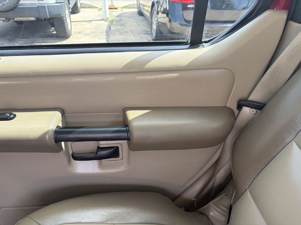 2005 Ford Explorer Image 14
