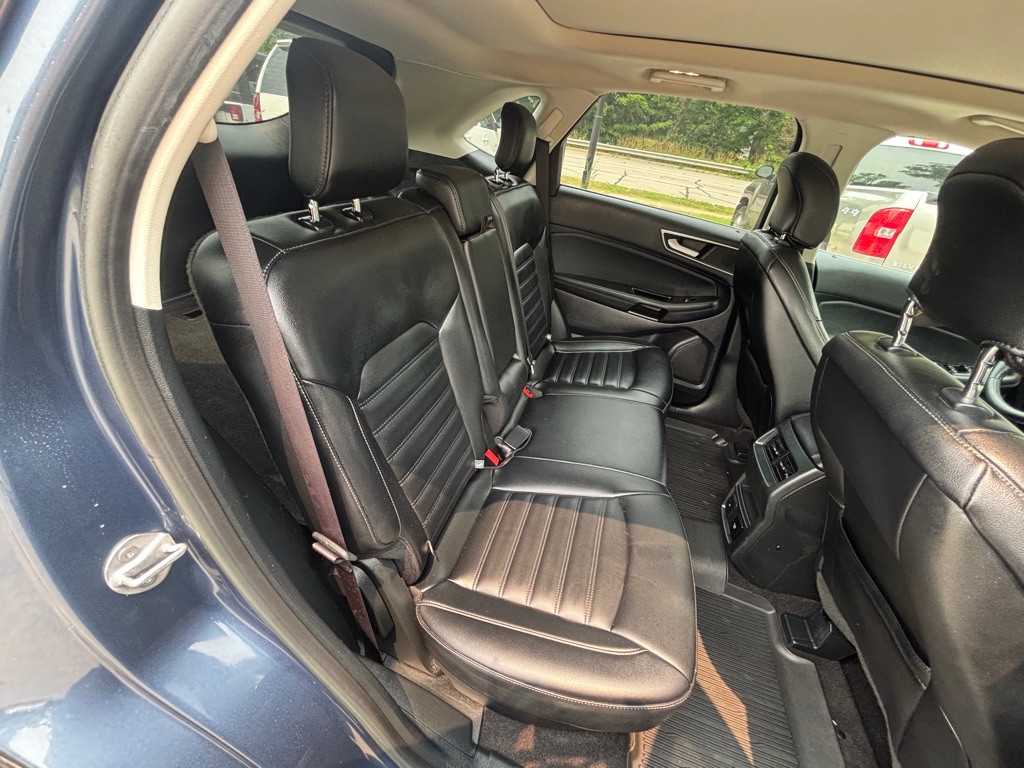 2019 Ford Edge Image 16