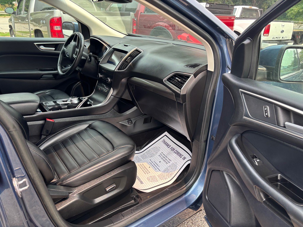 2019 Ford Edge Image 17