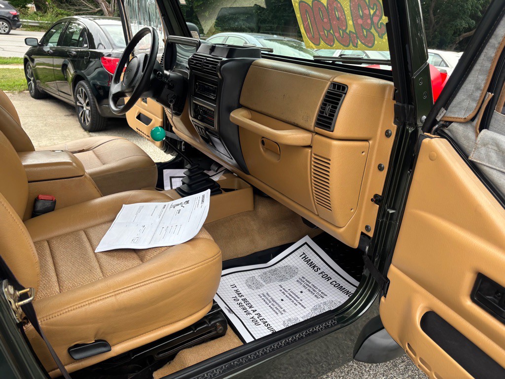 1997 Jeep Wrangler Image 11