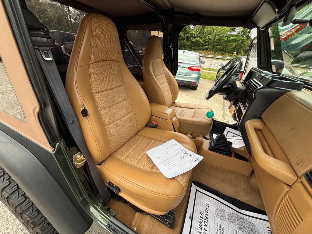 1997 Jeep Wrangler Image 12