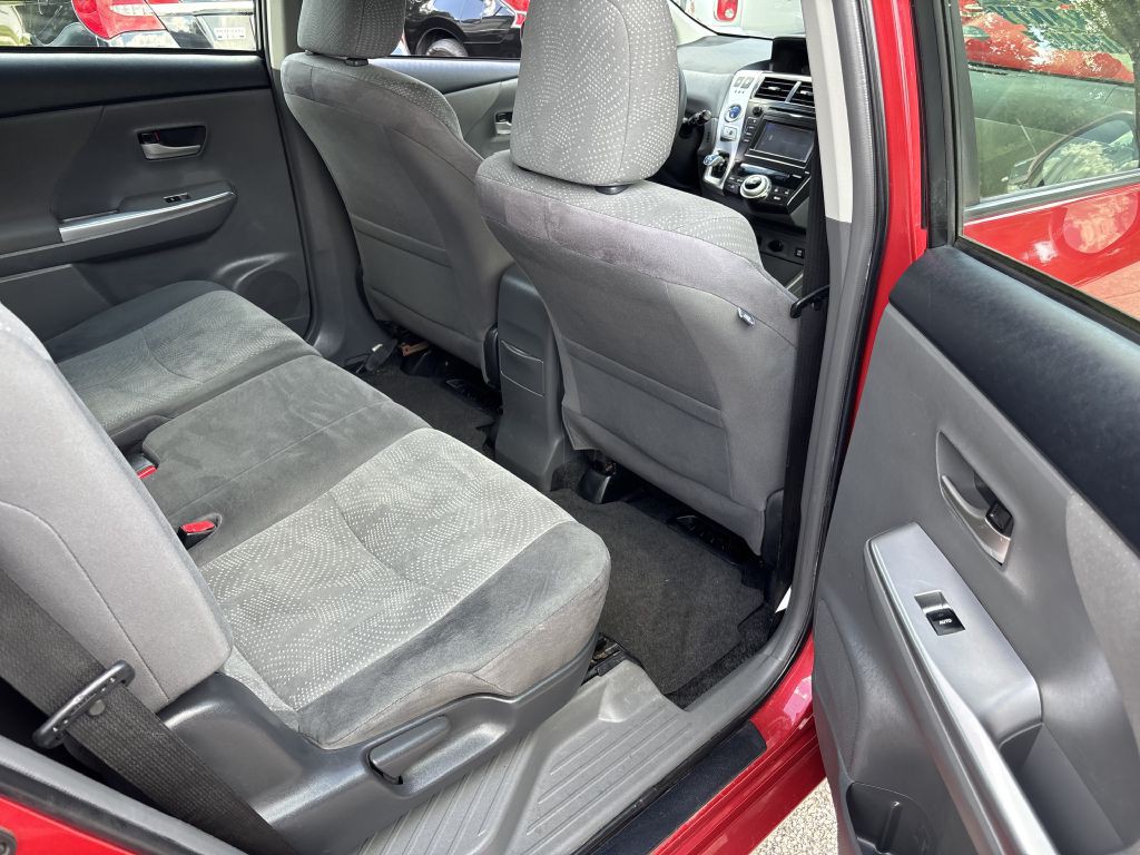 2012 Toyota Prius Image 11