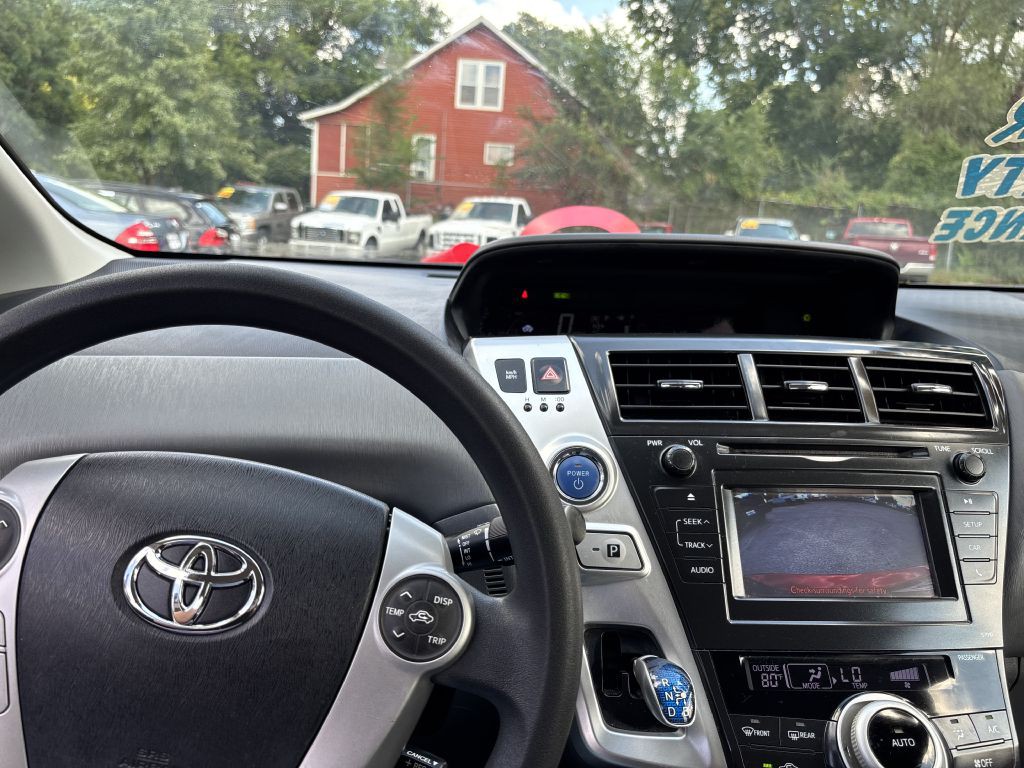 2012 Toyota Prius Image 15