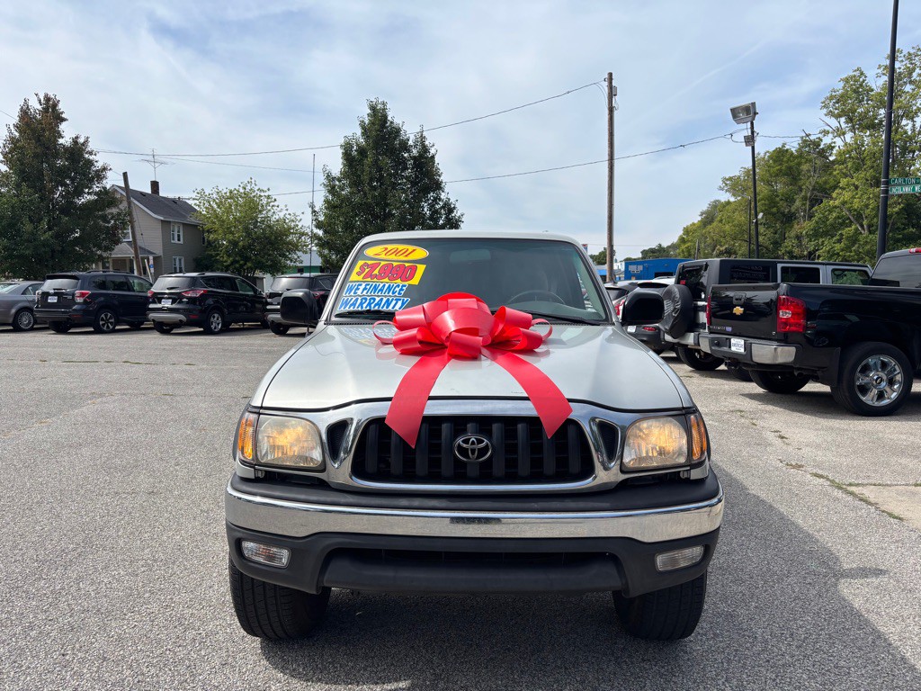 2001 Toyota Tacoma Image 2