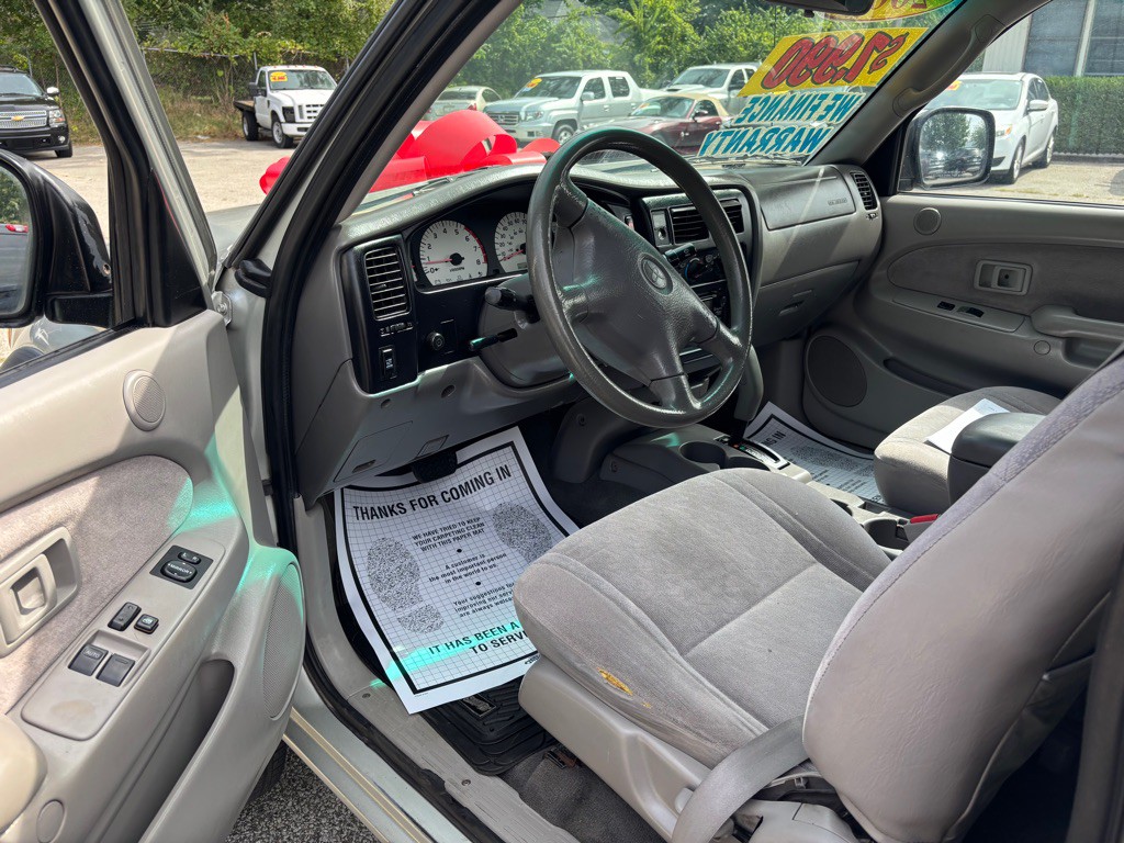 2001 Toyota Tacoma Image 8