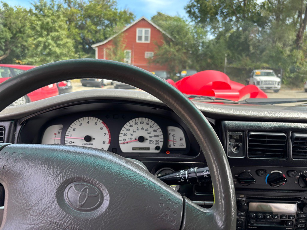 2001 Toyota Tacoma Image 17