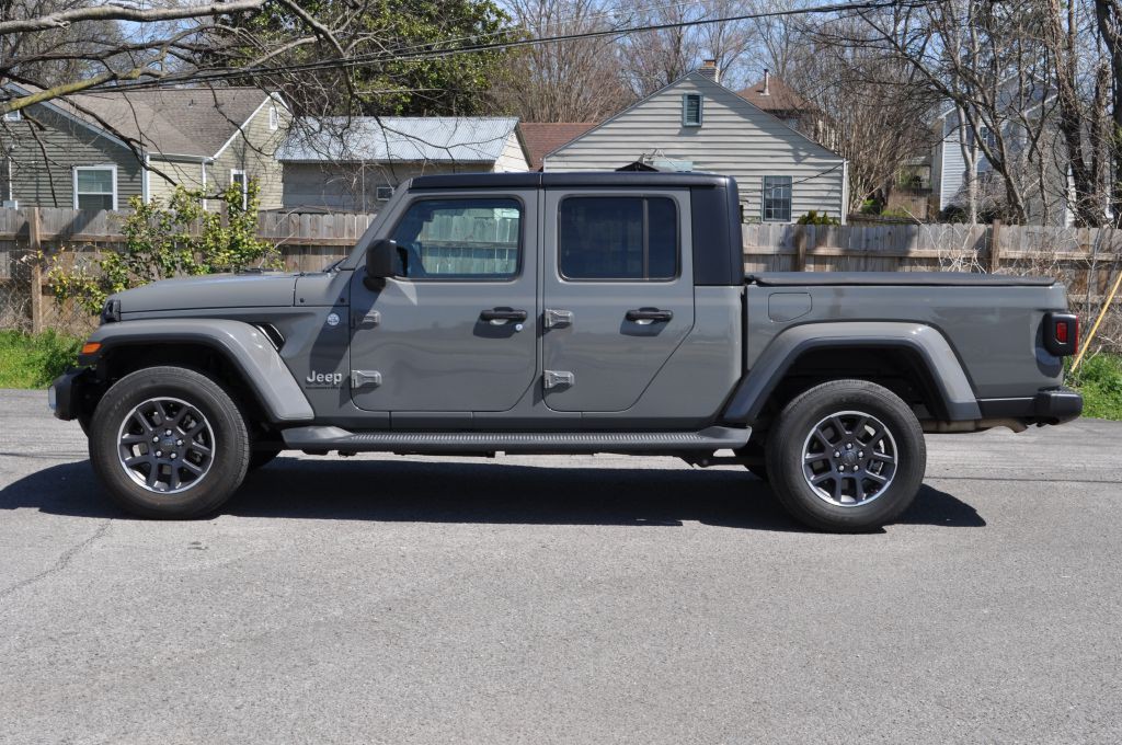 2023 Jeep Gladiator Image 2