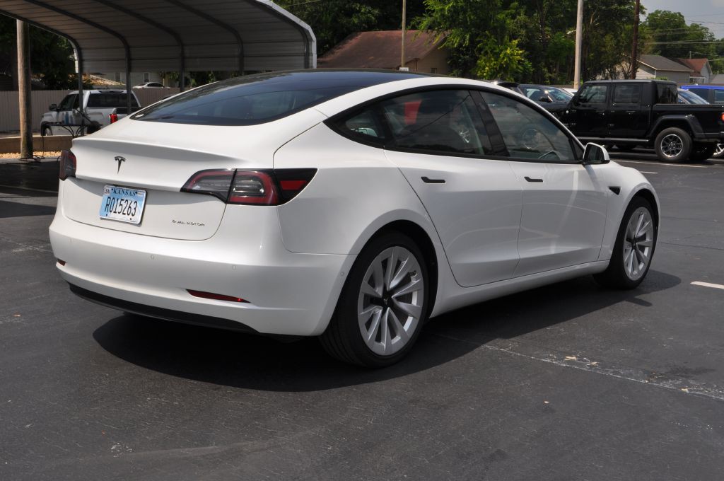 2022 Tesla Model 3 Image 5