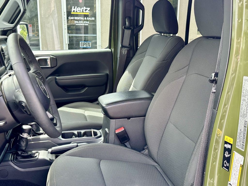 2023 Jeep Wrangler Image 7