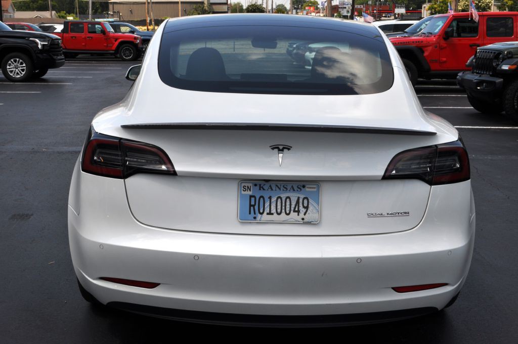 2022 Tesla Model 3 Image 10