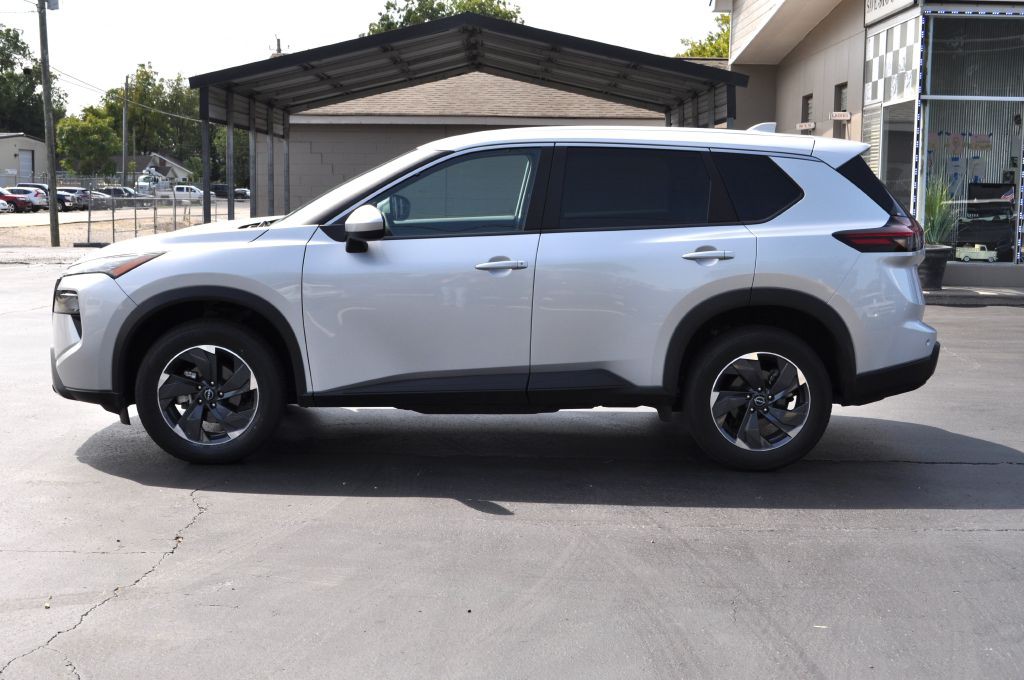2024 Nissan Rogue Image 2