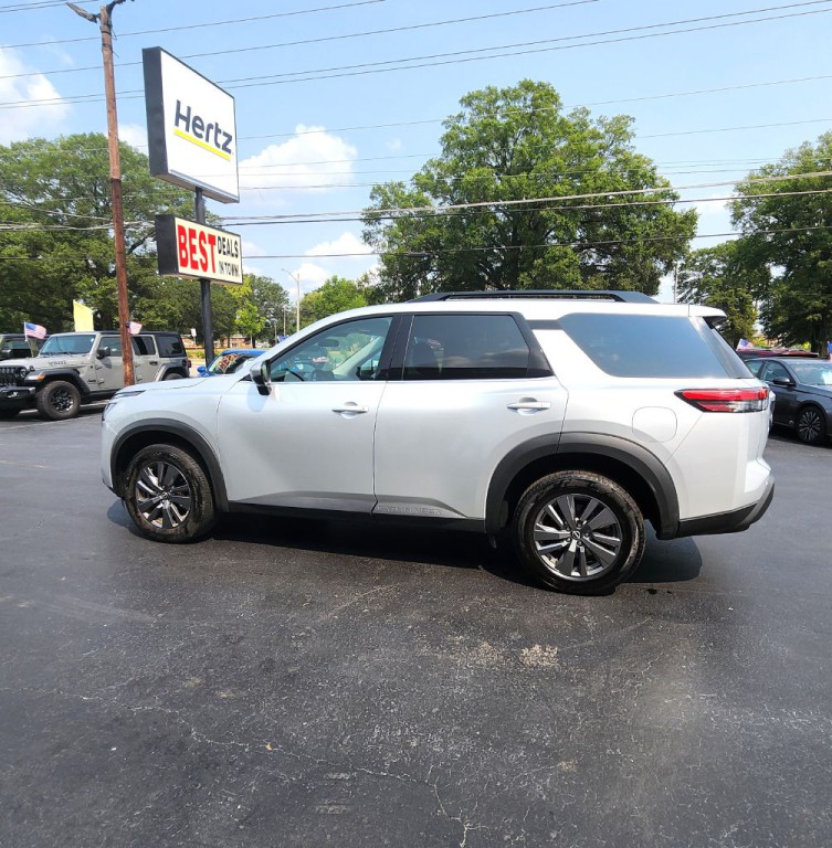 2024 Nissan Pathfinder Image 2