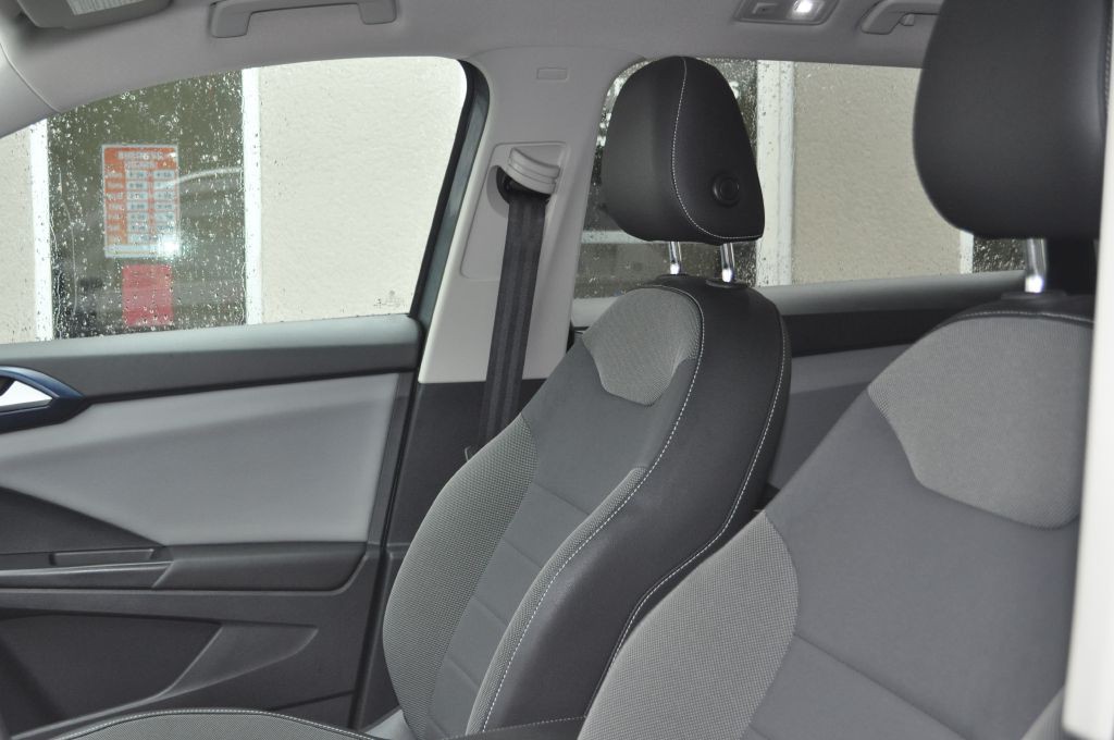 2022 Volkswagen Taos Image 5